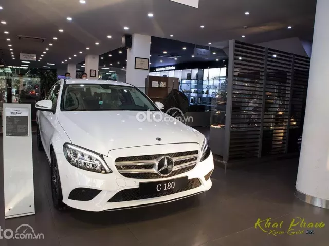 Có nên mua xe Mercedes-Benz C180? 1