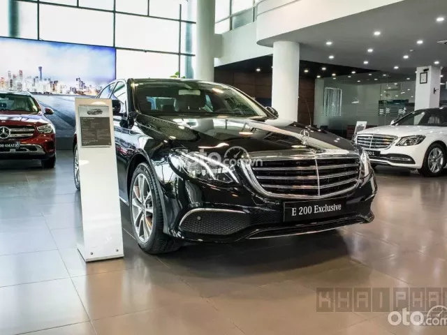 Gia-xe-Mercedes-Benz-E200-2020-tai-Oto.com.vn