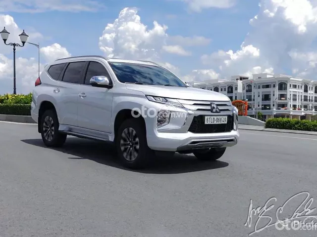 Giá xe Mitsubishi Pajero Sport 2020 2