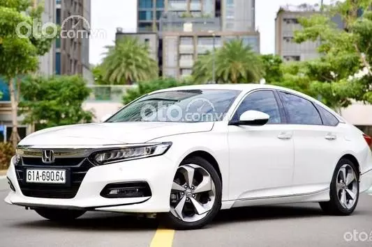 Honda Accord 2021 đã có sự thay đổi mạnh mẽ về thiết kế so với thế hệ cũ. 1