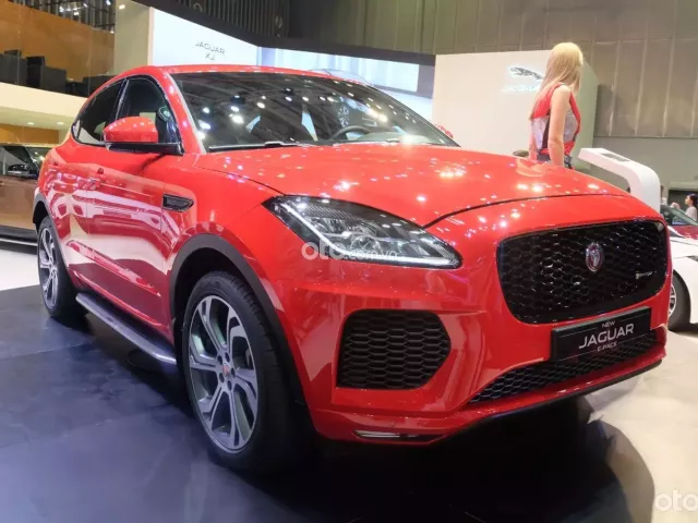Xe ô tô Jaguar.