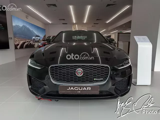 Xe ô tô Jaguar.