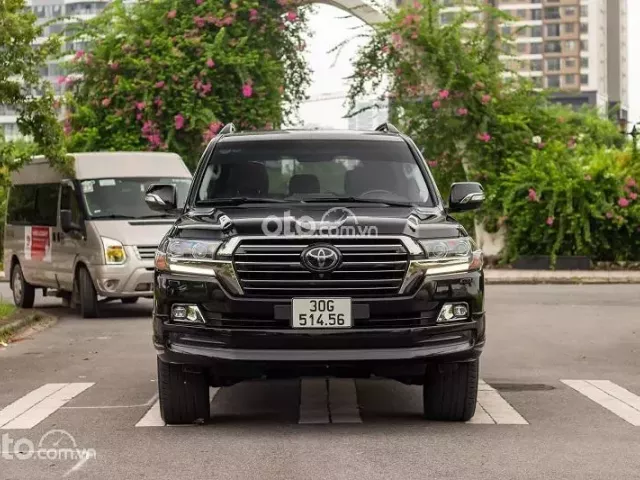 Land Cruiser 2018 có nội thất hiện đại và sang trọng 1