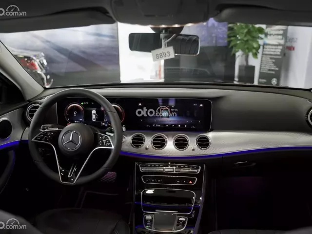 Giá xe Mercedes-Benz E180 hiện nay bao nhiêu? a2