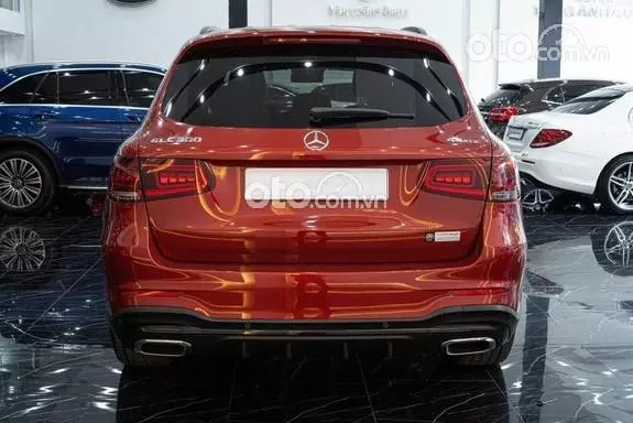 Nhiều người chọn mua xe Mercedes GLC 300 cũ để giảm áp lực tài chính. 1