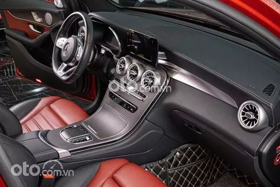 Nội thất xe Mercedes GLC 300 2019 1
