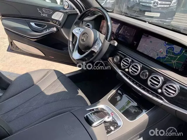 Mercedes-Benz Maybach S450 sở hữu khoang nội thất rộng rãi 1