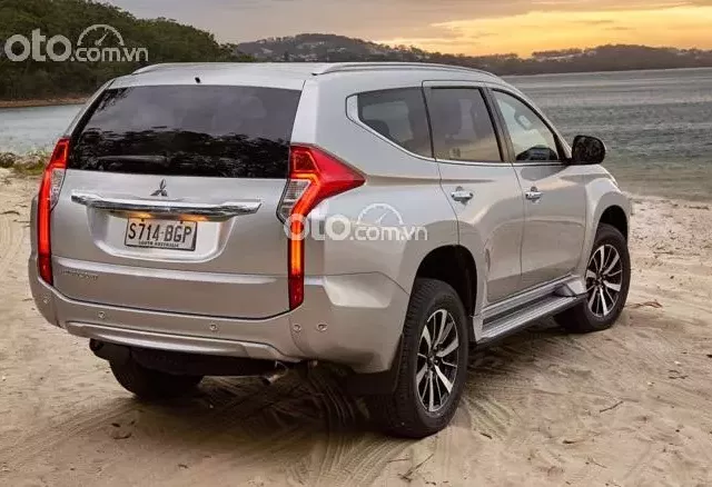 Xe Mitsubishi Pajero