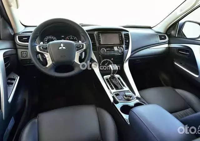 Nội thất xe Mitsubishi Pajero