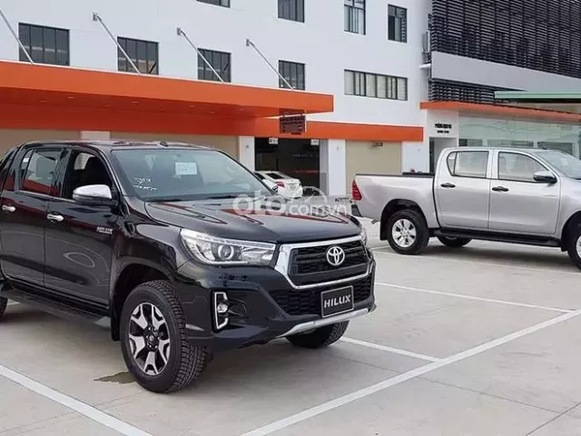 Giới thiệu Toyota Hilux 2018 tại Việt Nam..