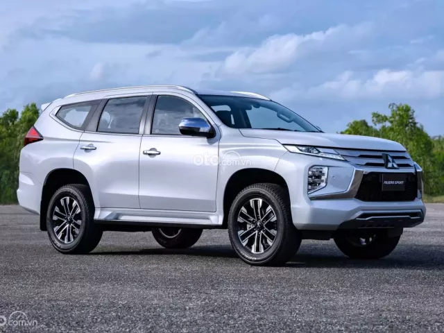Mitsubishi Pajero Sport lôi cuốn từ ngoại thất năng động và mạnh mẽ với ngôn ngữ thiết kế mới..