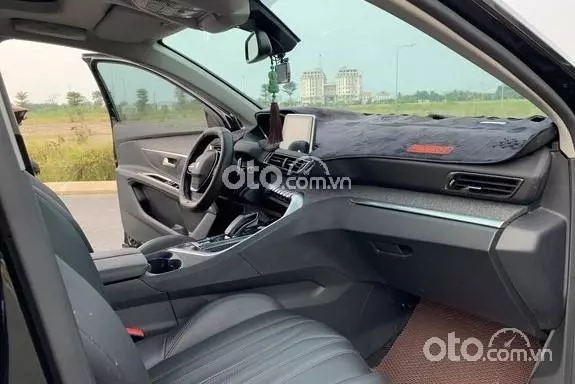 Nội thất xe Peugeot 5008 20211