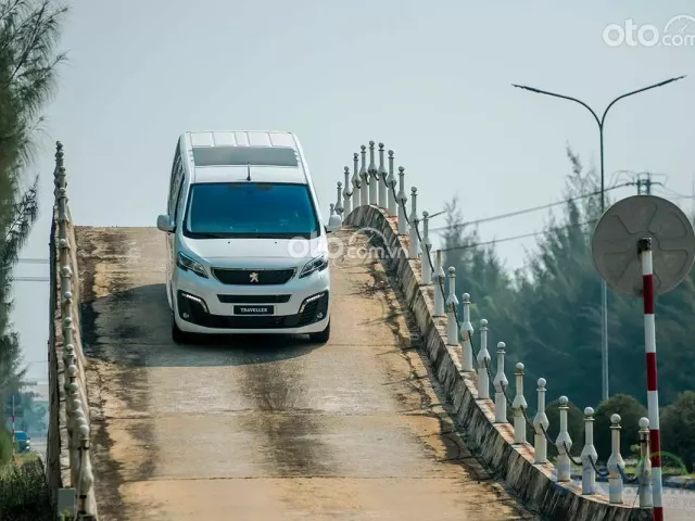 Giá xe Peugeot Traveller Giá xe Peugeot Traveller 1