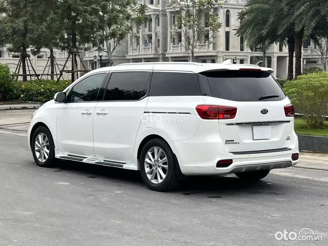 Có nên mua xe Kia Sedona 2021 cũ.