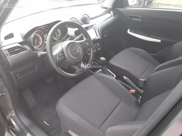 Nội thất đơn giản nhưng đầy đủ tiện nghi của Suzuki Swift 2018 1