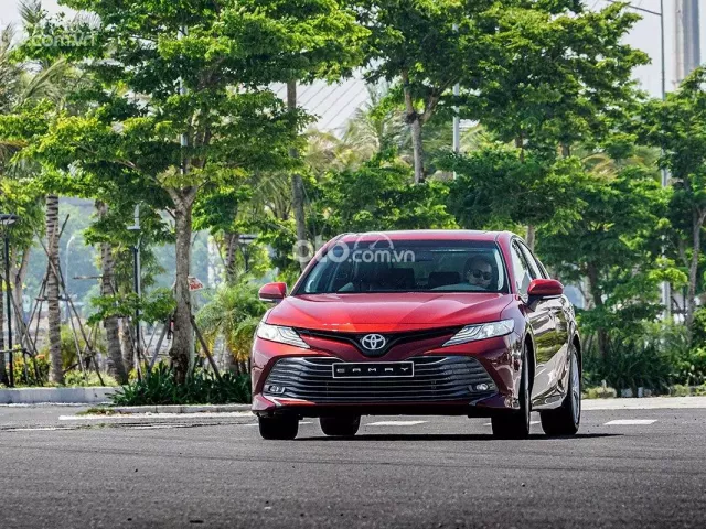Xe Toyota Camry 2020 có ngoại hình sang trọng 1