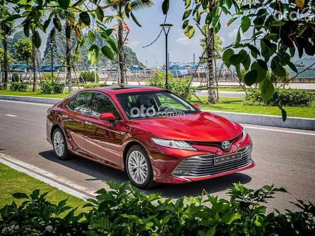 Giá xe Toyota Camry mới nhất tại Oto.com.vn a2