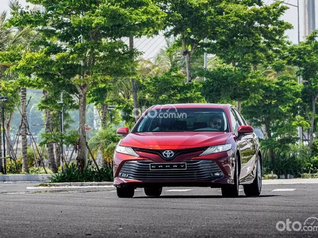Có nên mua xe Toyota Camry 2019 cũ? 1