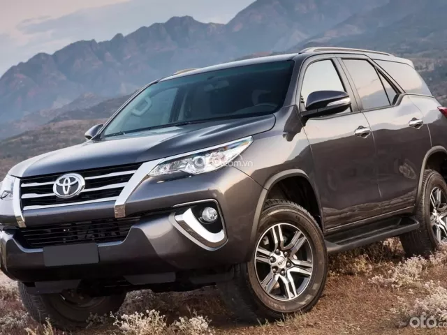 Ngoại thất xe Toyota Fortuner 2019 cũ 2