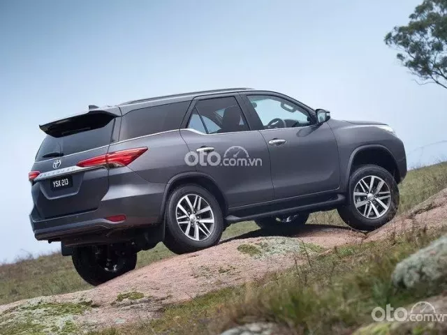 Giá xe Toyota Fortuner 2019 cũ 1