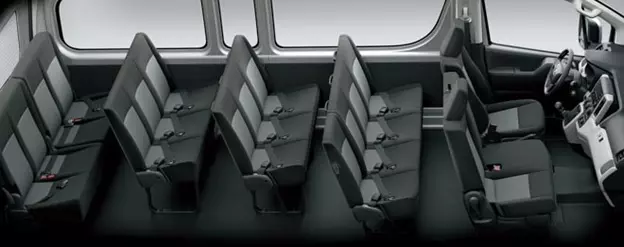 Nội thất xe Toyota Hiace 2019 rộng rãi và thoải mái 1