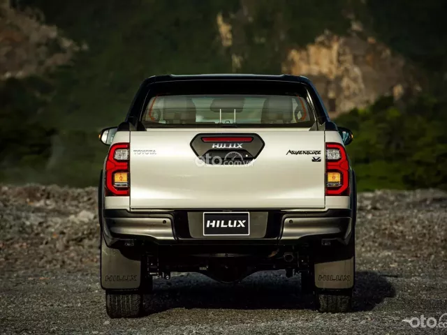 Giá bán xe Toyota Hilux 2020 hiện tại giảm khá nhiều 1