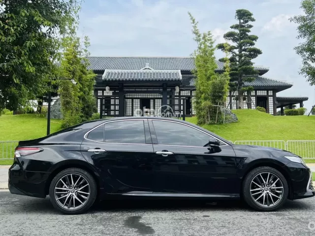 Giá xe Toyota Camry 2021 tại Oto.com.vn