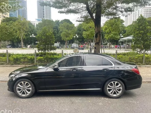 Ưu nhược điểm xe Mercedes-Benz C300 2018