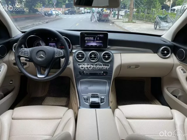 Tổng quan xe Mercedes-Benz C300 2018
