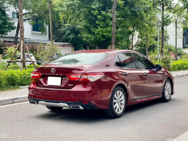 Có nên mua xe Toyota Camry 2021 cũ không?