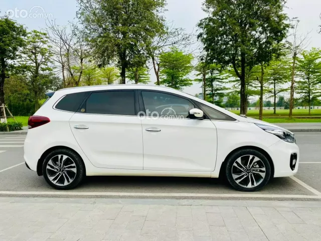 Xe đẹp biển tỉnh tên tư nhân