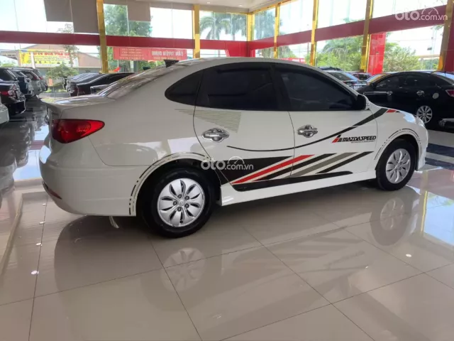 Sedan 5 chỗ giá rẻ, máy số ngon, thân vỏ chắc chắn