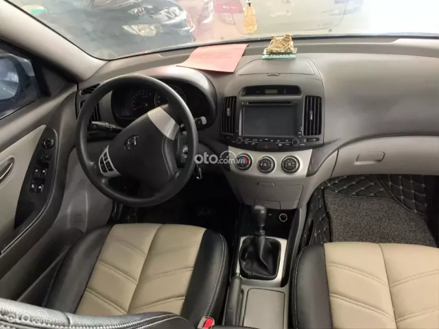 Sedan 5 chỗ giá rẻ, máy số ngon, thân vỏ chắc chắn
