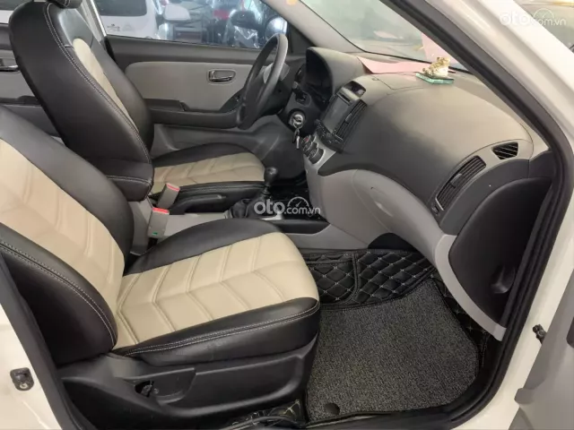 Sedan 5 chỗ giá rẻ, máy số ngon, thân vỏ chắc chắn