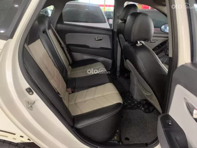 Sedan 5 chỗ giá rẻ, máy số ngon, thân vỏ chắc chắn