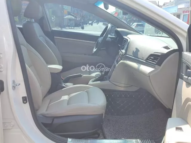 Hyundai Elantra 1.6 AT Đặc biệt 2021 14