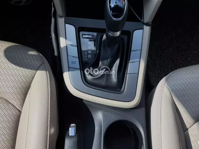 Hyundai Elantra 1.6 AT Đặc biệt 2021 19