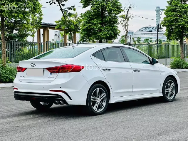 Hyundai Elantra 2018 tại Hà Nội0