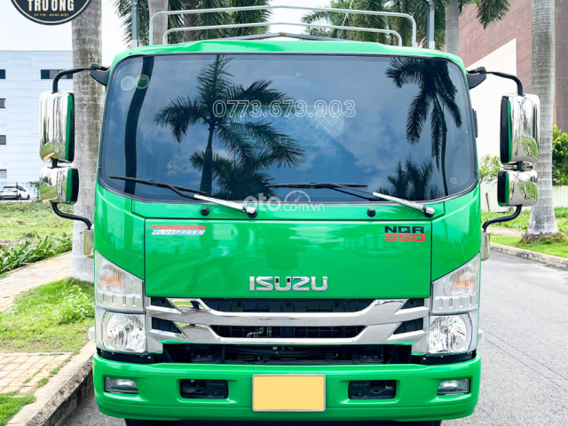 Xe tải ISUZU NQR550 Thùng mui bạt Tải 5.8T Dài 6.2m0