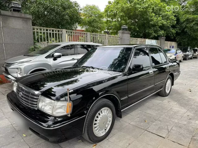 RoyalSaloon 3.0 AT phiên bản cao cấp nhất