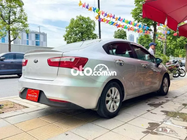 Kia Rio 2016 số tự động, màu bạc, nhập khẩu0