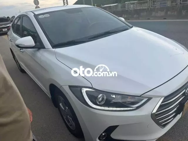 Hyundai Elantra 2017 1.6 MT - 108000 km0 Hyundai Elantra 2017 1.6 MT - 108000 km0