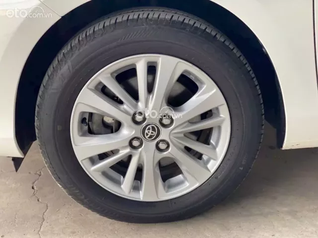 Xe màu trắng, chất xe đẹp XUẤT SẮC, Có hỗ trợ vay