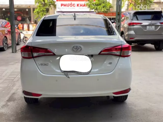 Xe màu trắng, chất xe đẹp XUẤT SẮC, Có hỗ trợ vay