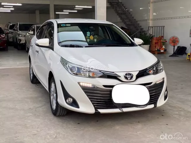 Xe màu trắng, chất xe đẹp XUẤT SẮC, Có hỗ trợ vay