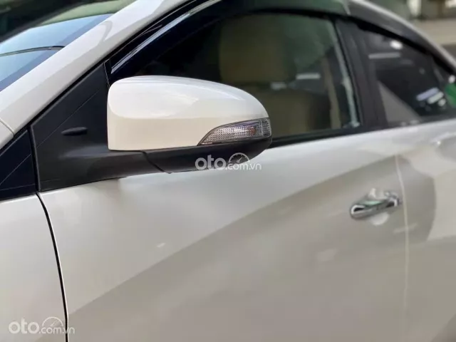 Xe màu trắng, chất xe đẹp XUẤT SẮC, Có hỗ trợ vay