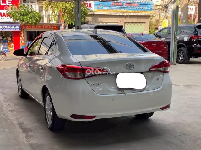 Xe màu trắng, chất xe đẹp XUẤT SẮC, Có hỗ trợ vay