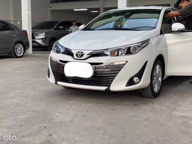 Xe màu trắng, chất xe đẹp XUẤT SẮC, Có hỗ trợ vay