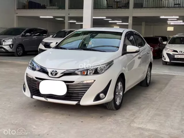 Xe màu trắng, chất xe đẹp XUẤT SẮC, Có hỗ trợ vay