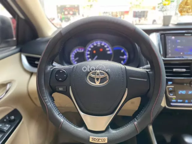 Xe màu trắng, chất xe đẹp XUẤT SẮC, Có hỗ trợ vay